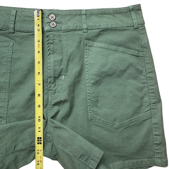 NWT Anthropologie Pilcro The Wanderer Shorts Size 31 Green Mid-Rise Pockets - Picture 8 of 13